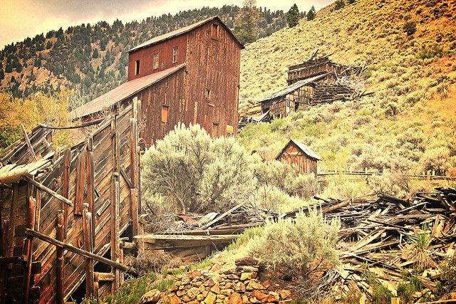 Weathered wooden buildings in Bayhorse