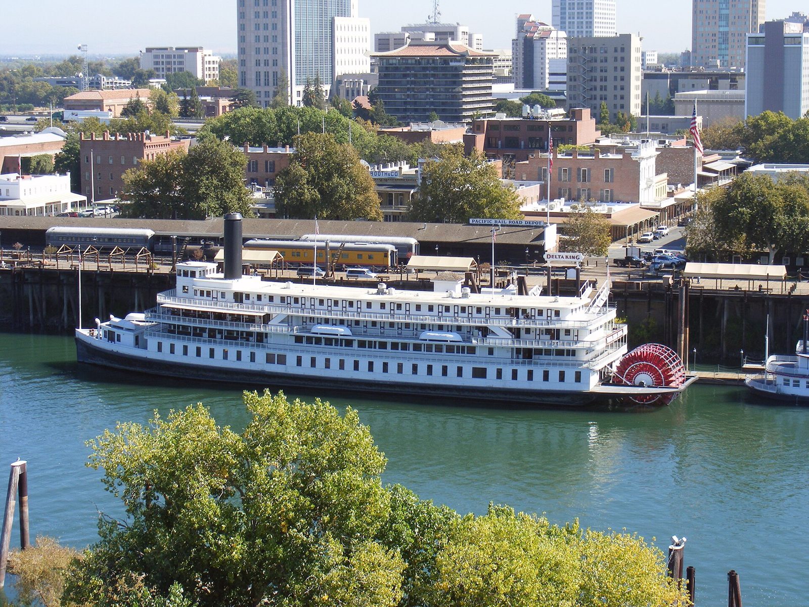 White sternwheel riverboat moored on the Sacramento River