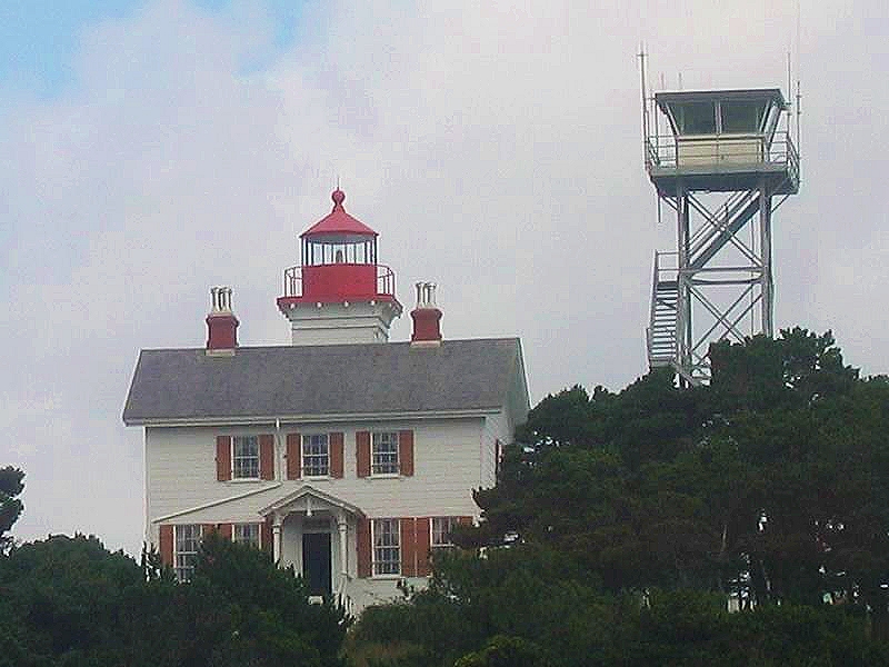 Yaquina Bay Lighthouse, a wooden house with a lantern on the roof